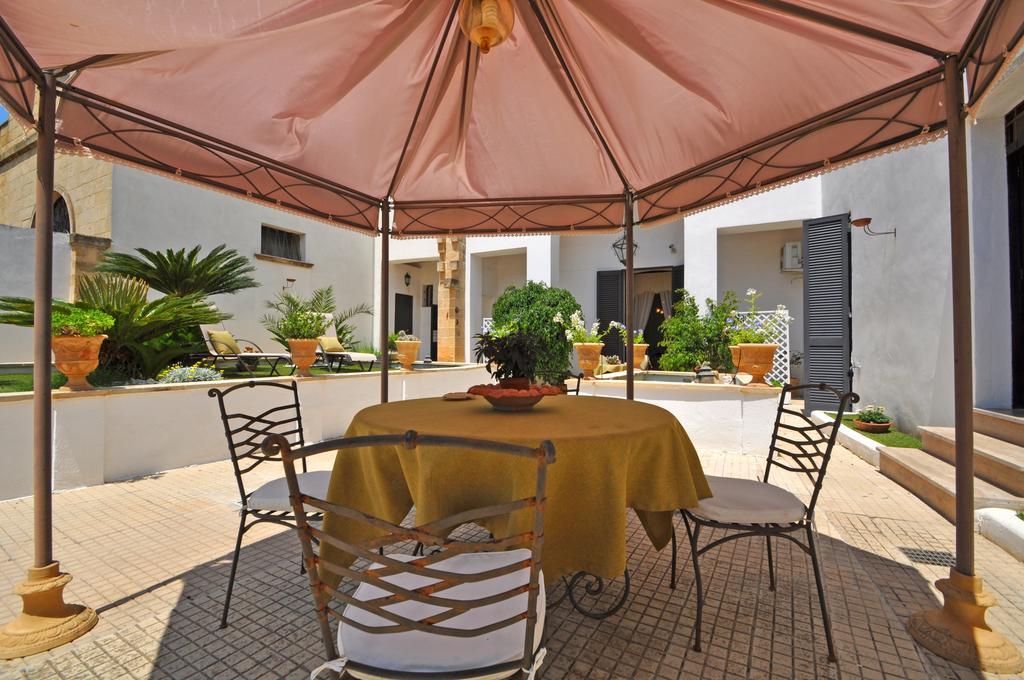 Palazzo De Donatis B&B Melissano Exterior foto