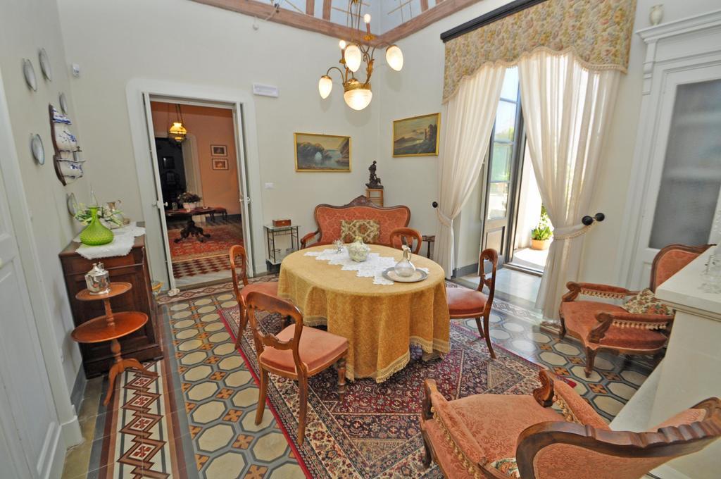 Palazzo De Donatis B&B Melissano Exterior foto