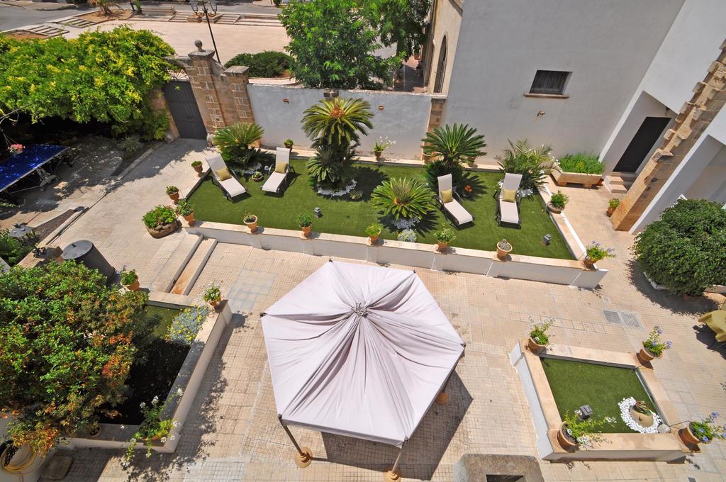 Palazzo De Donatis B&B Melissano Exterior foto