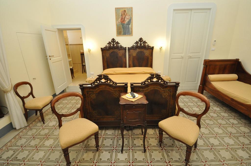 Palazzo De Donatis B&B Melissano Habitación foto