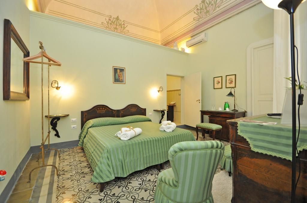 Palazzo De Donatis B&B Melissano Habitación foto