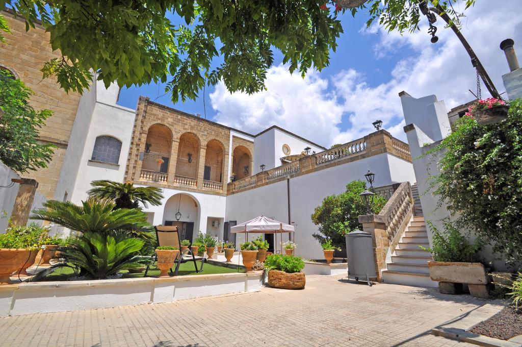 Palazzo De Donatis B&B Melissano Exterior foto
